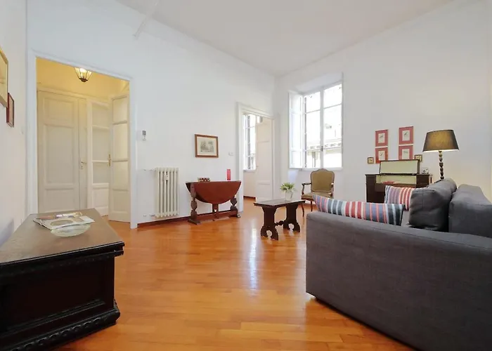 Spacious Prati Near Vatican & Tiber Apartment *