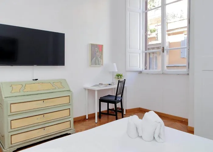Spacious Prati Near Vatican & Tiber Apartment