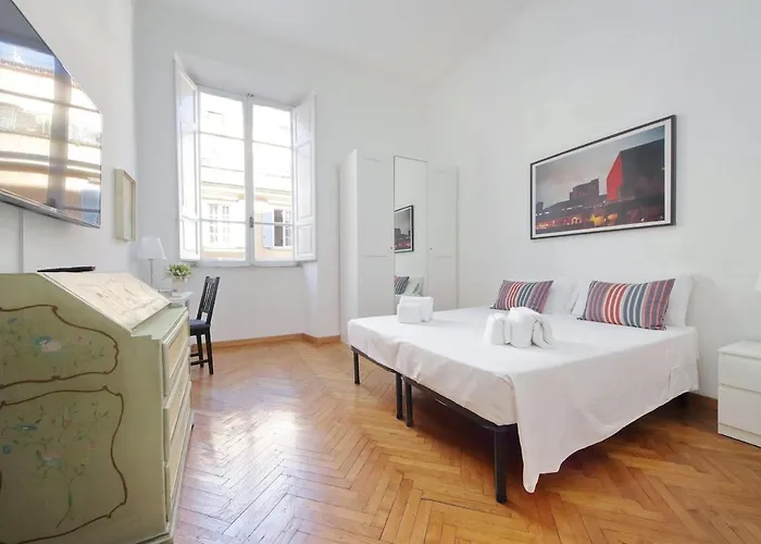 Spacious Prati Near Vatican & Tiber Apartment *
